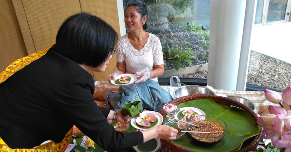 Lá[-]chuối[-]vào[-]nhà[-]hàng,[-]khách[-]sạn[-]5[-]sao